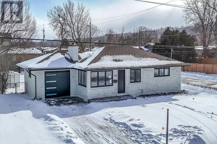 124 CORMAN AVENUE, Hamilton (Stoney Creek), Ontario L8G3W4