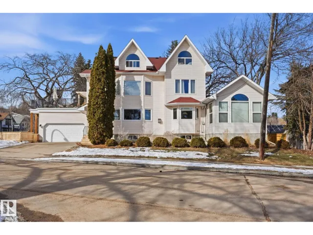 9228 100 AV NW, Edmonton, Alberta T5H0A3