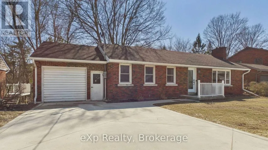 40 JOHNSTONE BOULEVARD, Brockton, Ontario N0G2V0