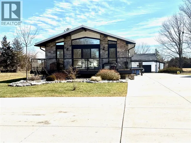 747 Broadway STREET, Plympton-Wyoming, Ontario N0N1T0