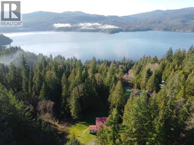 7095 SECHELT INLET ROAD, Sechelt, British Columbia V7Z0P1