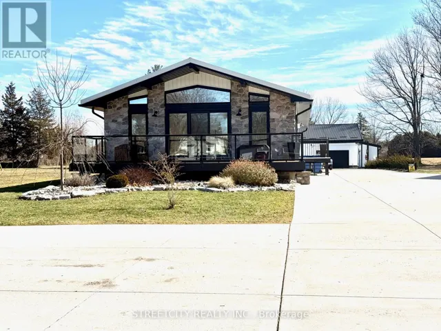 747 BROADWAY STREET, Plympton-Wyoming (Plympton Wyoming), Ontario N0N1T0