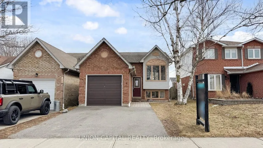 9 FENWICK AVENUE, Clarington (Bowmanville), Ontario L1C4R6