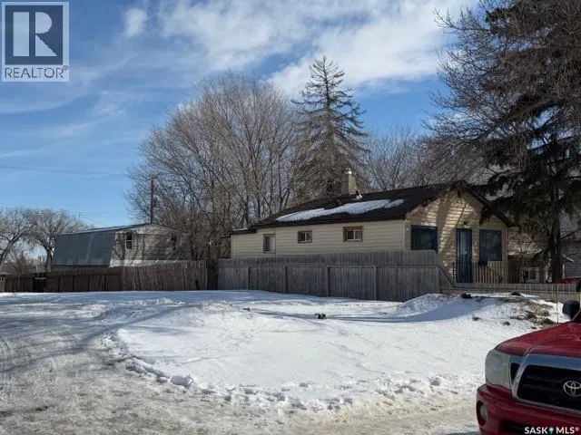 312 Q AVENUE S, Saskatoon, Saskatchewan S7M2Y3
