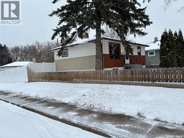 674 Grandview STREET W, Moose Jaw, Saskatchewan S6H5L4