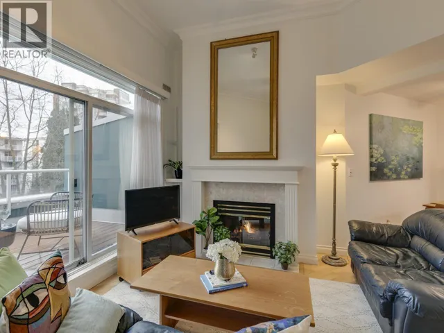 414 128 W 8TH STREET, North Vancouver, British Columbia V7M3M1