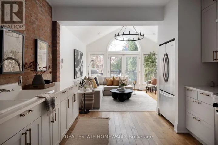 31 RIVERDALE AVENUE, Toronto (North Riverdale), Ontario M4K1C2