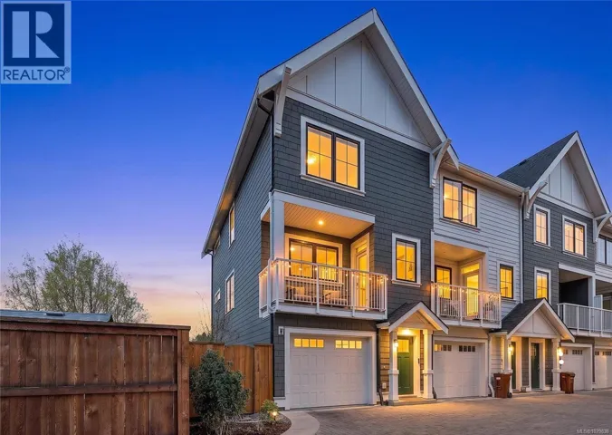 TH19 3450 Whittier Ave, Saanich, British Columbia V8Z3R2