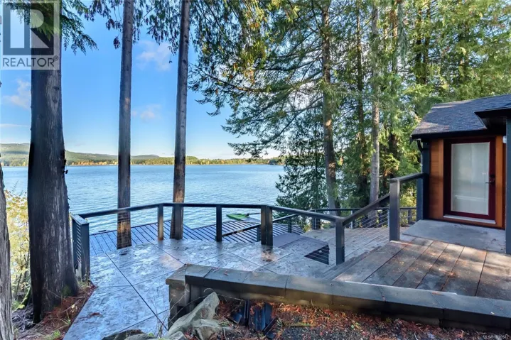 111 Horbury Rd, Cumberland, British Columbia V0R1S0