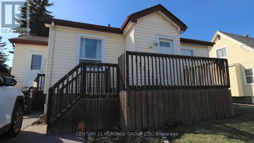 944 GARTH STREET, Hamilton (Gilbert), Ontario L9C4L2