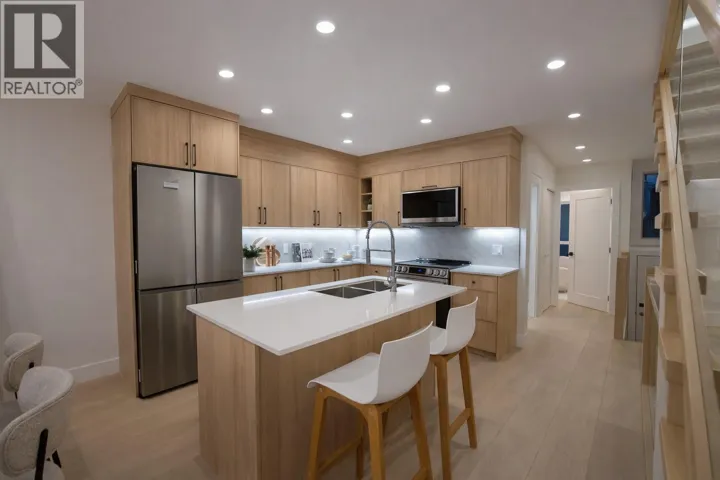 3350 COBBLESTONE AVENUE, Vancouver, British Columbia V5S4S4
