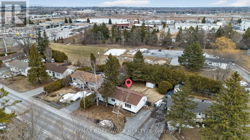 10 FRINGEWOOD DRIVE, Ottawa, Ontario K2S1T1