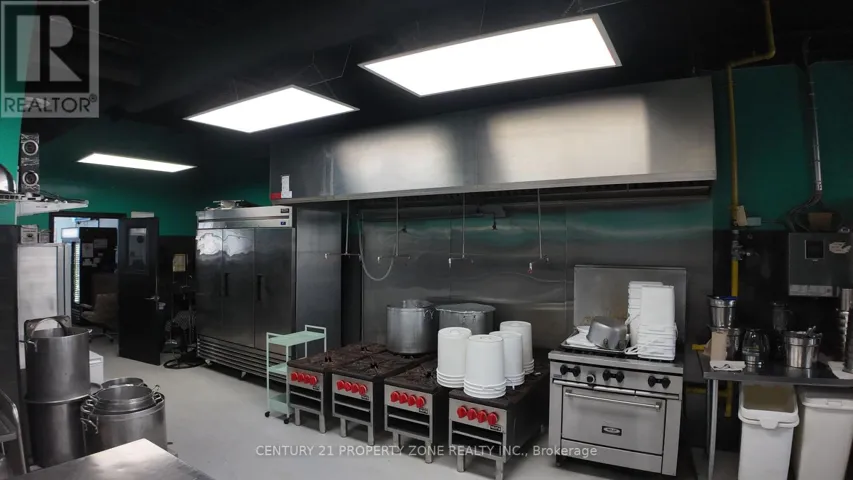 F - 3300 DUFFERIN STREET, Toronto (Yorkdale-Glen Park), Ontario M6A2T5