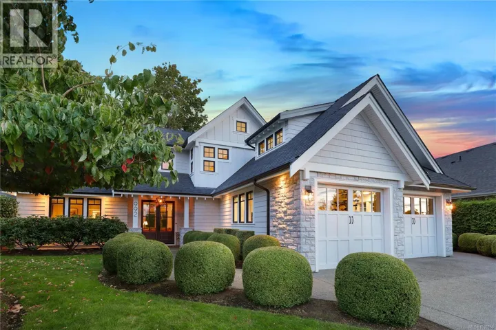 992 Bluffs Dr, Qualicum Beach, British Columbia V9K0A2