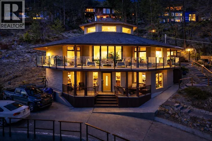 1446 Scott Crescent, West Kelowna, British Columbia V1Z2X6