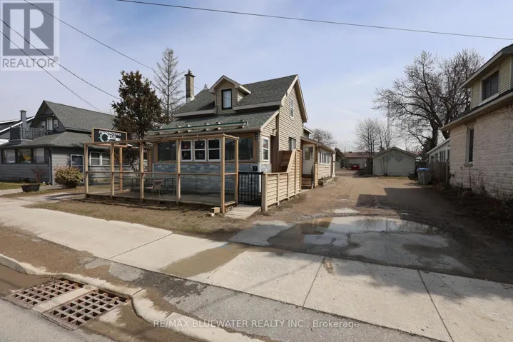 18 ONTARIO STREET N, Lambton Shores (Grand Bend), Ontario N0M1T0
