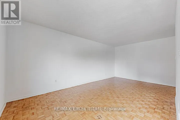 402 - 165 COLBORNE AVENUE, Richmond Hill (Harding), Ontario L4C2K2