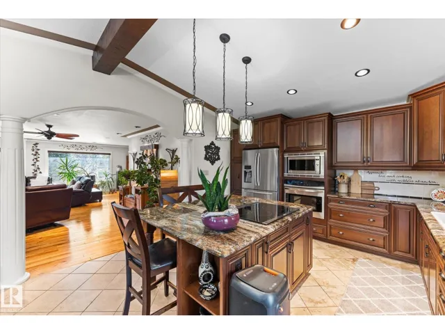 11124 110A AV NW, Edmonton, Alberta T5H1K1