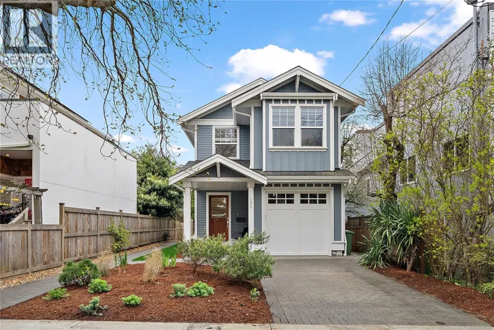 131 Ladysmith St, Victoria, British Columbia V8V1J3