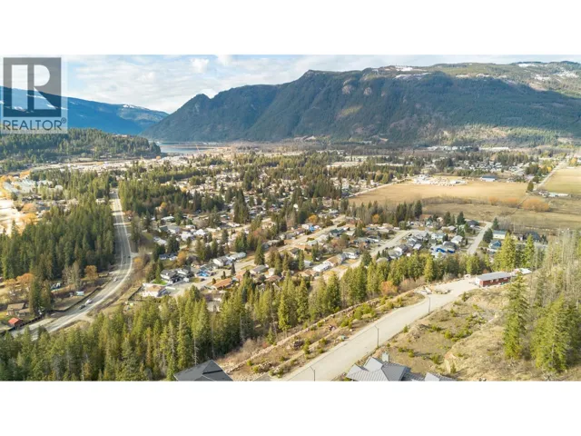 270 Bayview Drive, Sicamous, British Columbia V0E2V1