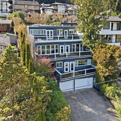 2341 CALEDONIA AVENUE, North Vancouver, British Columbia V7G1T8