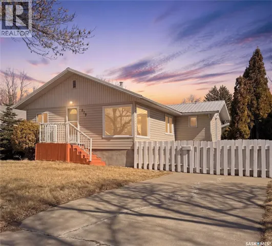 619 4th AVENUE NW, Swift Current, Saskatchewan S9H0V7