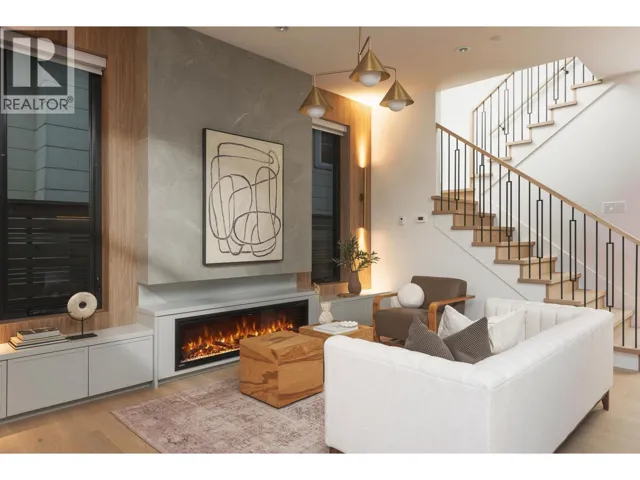 1 2684 OXFORD STREET, Vancouver, British Columbia V5K1N3