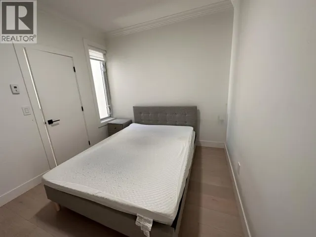 37xx MYRTLE STREET, Burnaby, British Columbia V5C4E8