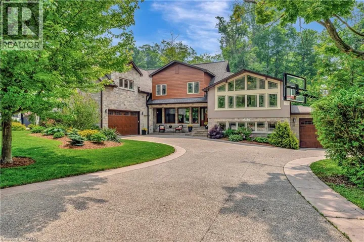 11 MAPLE HILL Drive, Kitchener, Ontario N2M2R7