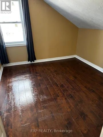 121 BOULLEE STREET, London East (East C), Ontario N5Y1T8