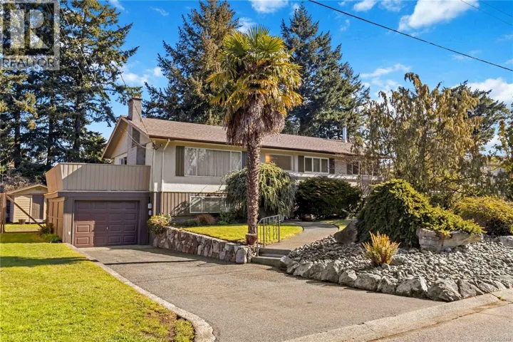 4418 Chartwell Dr, Saanich, British Columbia V8N2R3