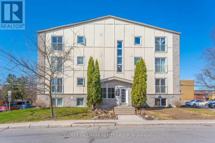 401 - 646 CUMMINGS AVENUE, Ottawa, Ontario K1K2K6