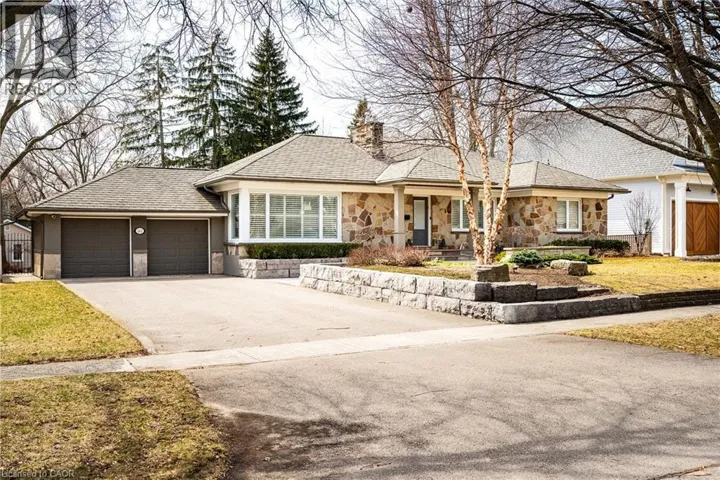 262 OAKWOOD Crescent, Oakville, Ontario L6K3M8