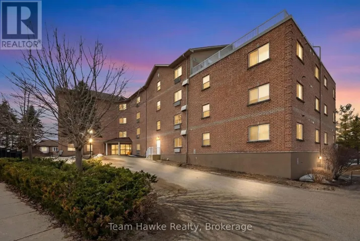 PH4 - 4 BECK BOULEVARD, Penetanguishene, Ontario L9M2H3