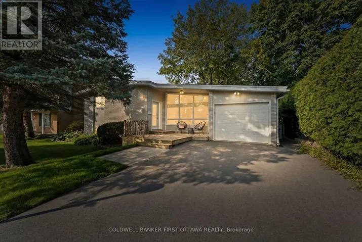 4 ALDERBROOK DRIVE, Ottawa, Ontario K2H5W5