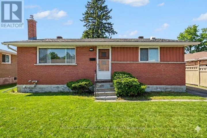 1112 COBDEN ROAD, Ottawa, Ontario K2C2Z2