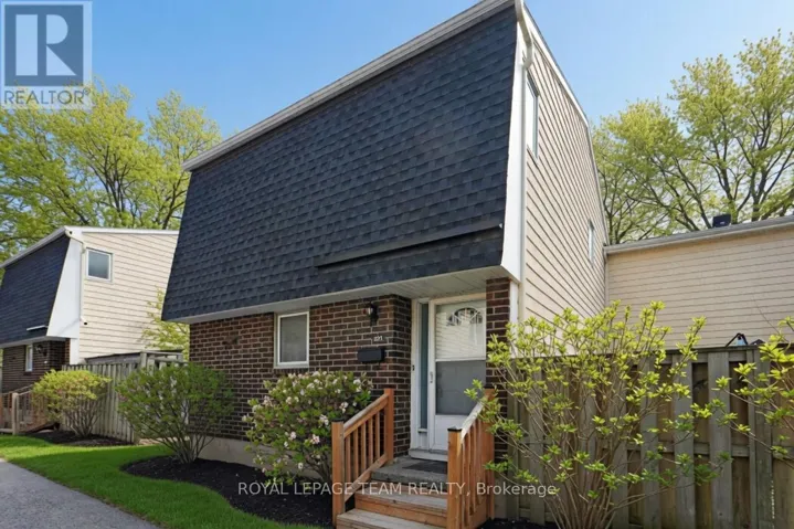 221 PETRIE LANE, Ottawa, Ontario K2K1Z5