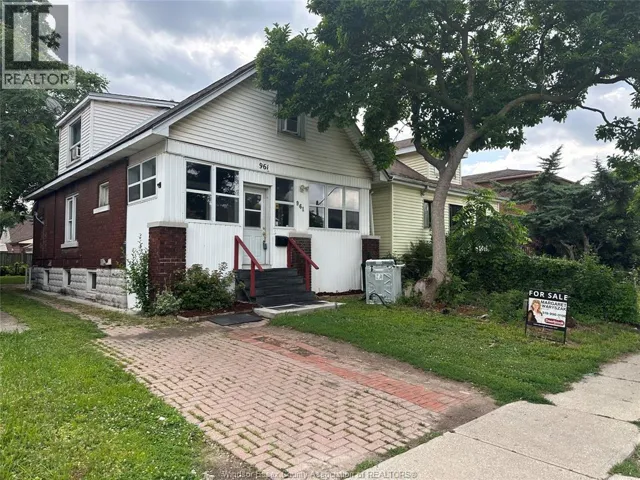 961 CAMPBELL, Windsor, Ontario N9B2J4