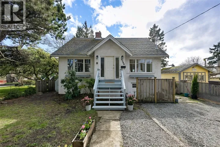 3364 Cook St, Saanich, British Columbia V8X1A8