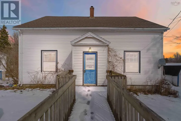 18 Willow Street, Hantsport, Nova Scotia B0P1P0