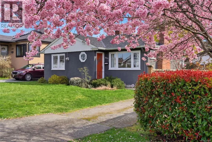 2519 Roseberry Ave, Victoria, British Columbia V8R3T6