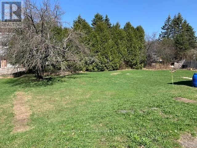 64 WEST ROAD, Huntsville (Chaffey), Ontario P1H1L8