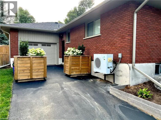 213 UNION Street E Unit# lower, Waterloo, Ontario N2J1C9