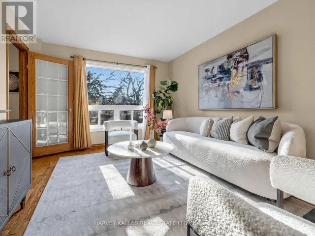 23 VERONICA CRESCENT, East Gwillimbury (Sharon), Ontario L0G1V0