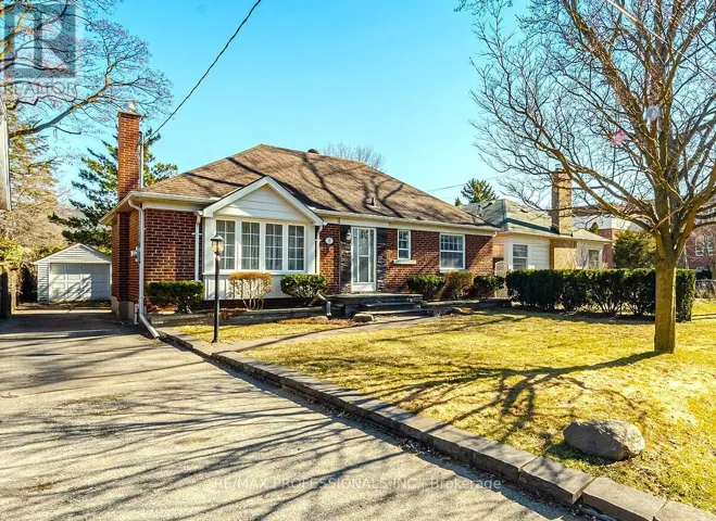 1 LOYALIST ROAD, Toronto (Kingsway South), Ontario M9A3P2