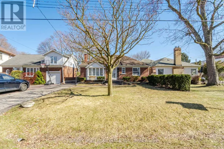 1 LOYALIST ROAD, Toronto (Kingsway South), Ontario M9A3P2