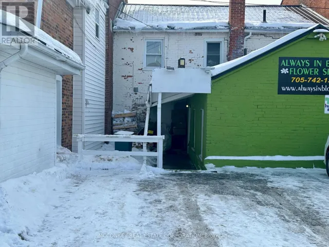 UPPER - 324 CHARLOTTE STREET, Peterborough (Town Ward 3), Ontario K9J2V7