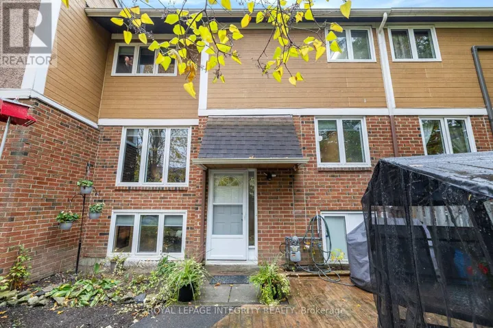 142 SALTER CRESCENT, Ottawa, Ontario K2K1Y8