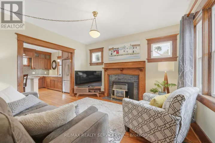 2 MAPLE AVENUE, Caledon (Caledon East), Ontario L7C1K5