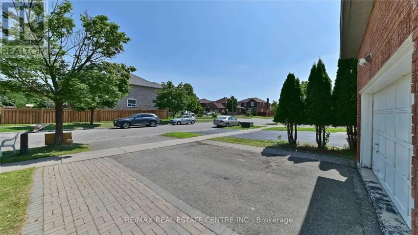 45 FAYWOOD DRIVE, Brampton (Fletcher's West), Ontario L6Y4K3